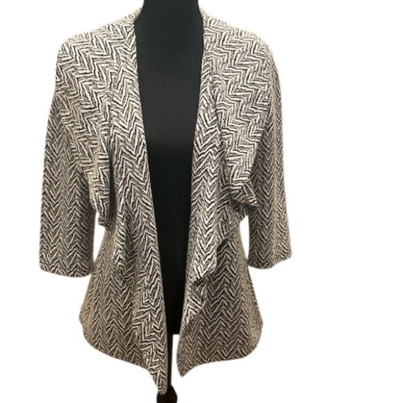 Calvin Klein women's blazer EUC in a black and white print, designed, size 4P. - Picture 2 of 9